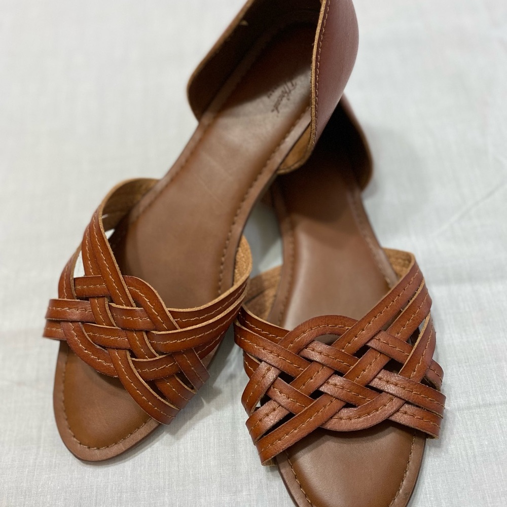 Universal Thread cognac brown vail open toe sandals (size 11)